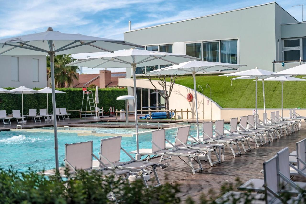 Domino Suite Hotel & Residence Lido di Jesolo Exterior photo